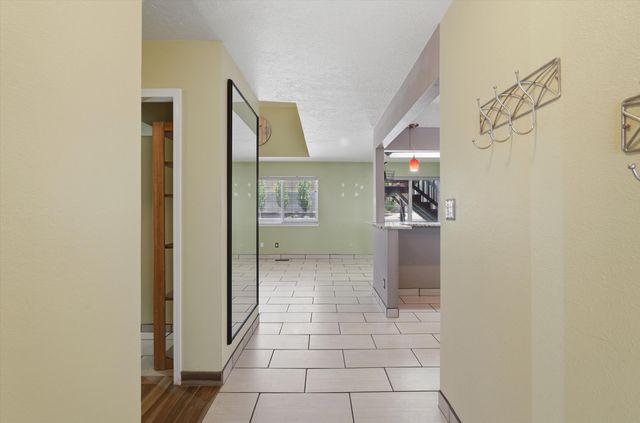 2404 Sandler Drive NE, Albuquerque, NM 87112