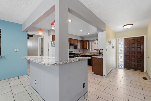 2404 Sandler Drive NE, Albuquerque, NM 87112