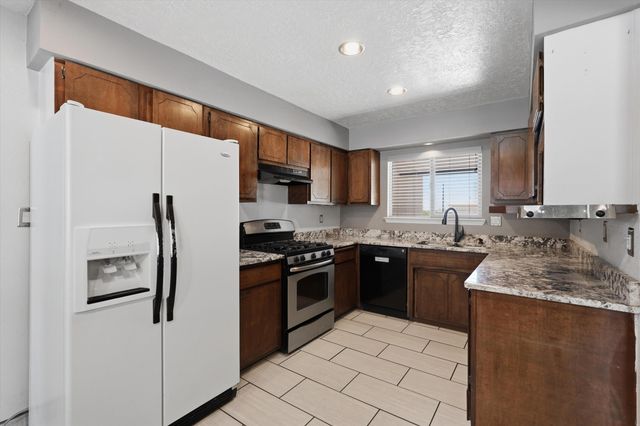 2404 Sandler Drive NE, Albuquerque, NM 87112
