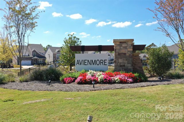 12109 Avienmore Drive, Charlotte, NC 28278