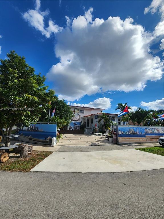 1645 SW 83rd Ct, Miami, FL 33155