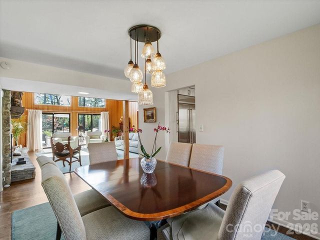 68 Acorn Road, Asheville, NC 28804