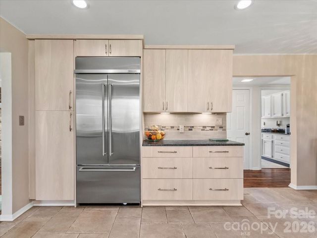 68 Acorn Road, Asheville, NC 28804