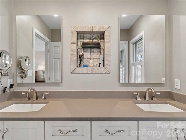 68 Acorn Road, Asheville, NC 28804