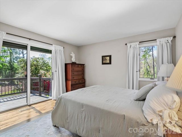 68 Acorn Road, Asheville, NC 28804
