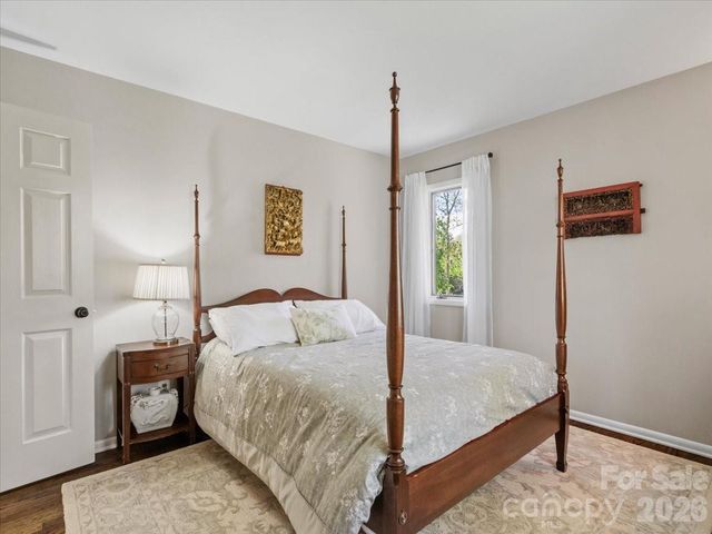 68 Acorn Road, Asheville, NC 28804
