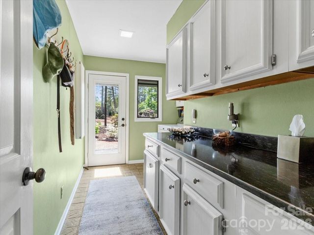 68 Acorn Road, Asheville, NC 28804