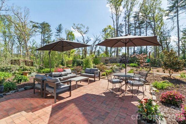 68 Acorn Road, Asheville, NC 28804