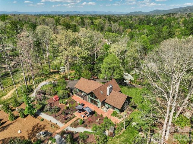 68 Acorn Road, Asheville, NC 28804