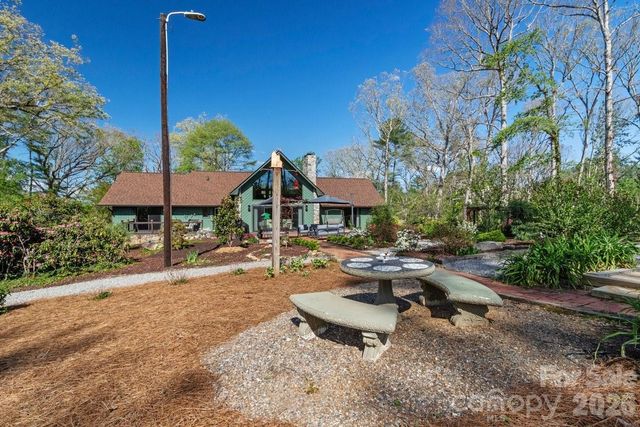 68 Acorn Road, Asheville, NC 28804
