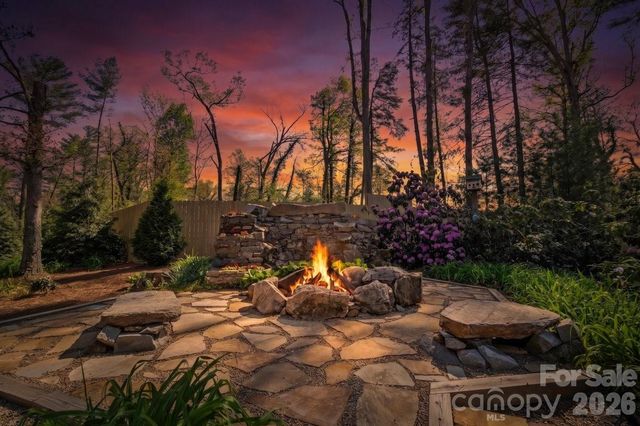 68 Acorn Road, Asheville, NC 28804