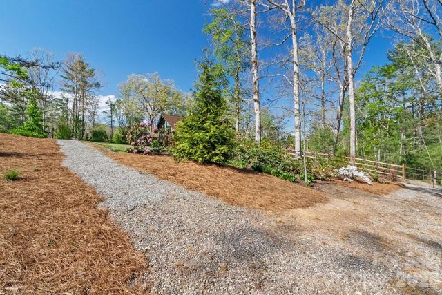 68 Acorn Road, Asheville, NC 28804