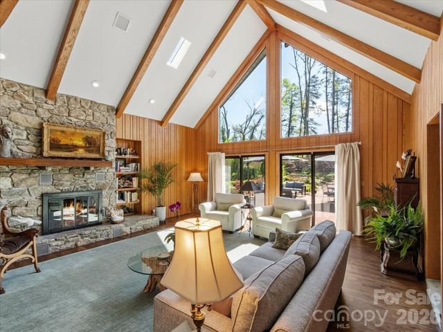 68 Acorn Road, Asheville, NC 28804