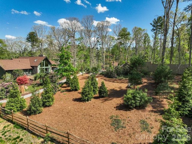 68 Acorn Road, Asheville, NC 28804