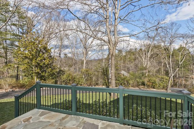 68 Acorn Road, Asheville, NC 28804