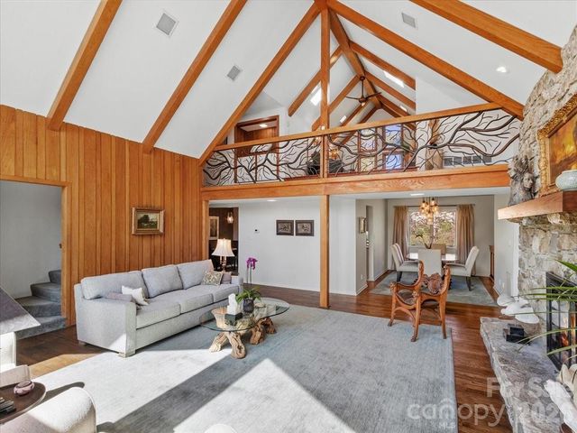 68 Acorn Road, Asheville, NC 28804