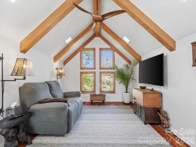 68 Acorn Road, Asheville, NC 28804