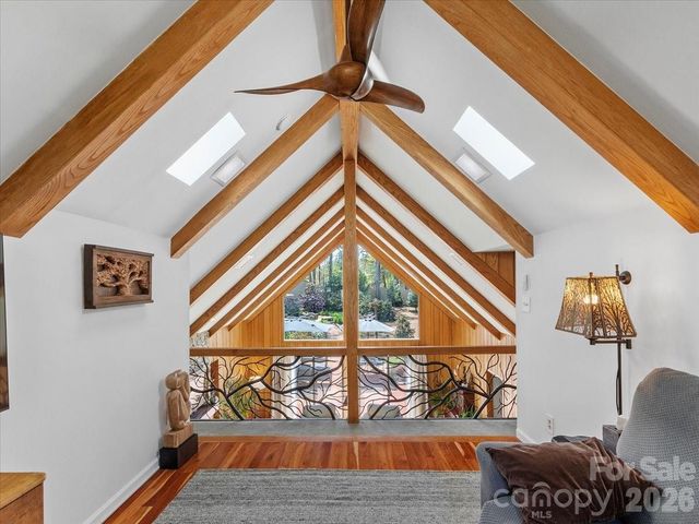 68 Acorn Road, Asheville, NC 28804