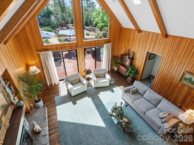 68 Acorn Road, Asheville, NC 28804