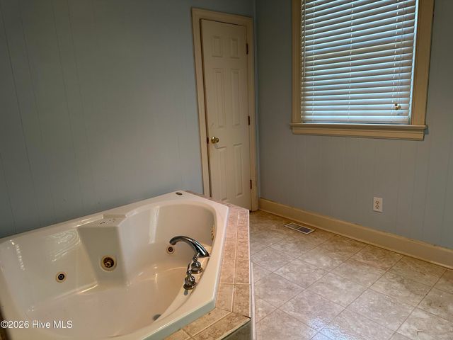 1011 Parkside Drive NW, Wilson, NC 27896