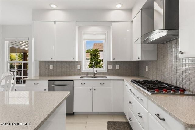 18 Trish Court, Matawan, NJ 07747