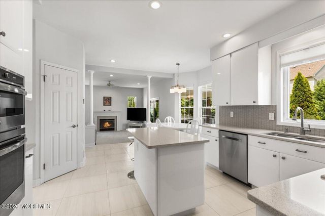 18 Trish Court, Matawan, NJ 07747