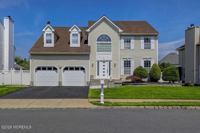 18 Trish Court, Matawan, NJ 07747
