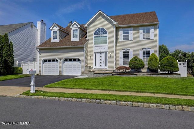 18 Trish Court, Matawan, NJ 07747