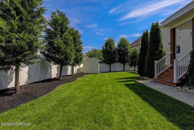 18 Trish Court, Matawan, NJ 07747