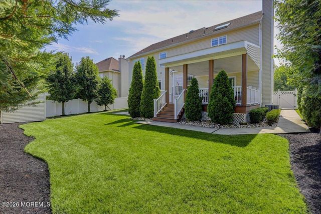 18 Trish Court, Matawan, NJ 07747