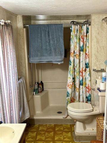44 Russell St, Greenfield, MA 01301