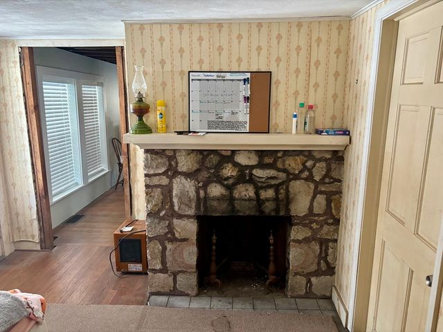 44 Russell St, Greenfield, MA 01301