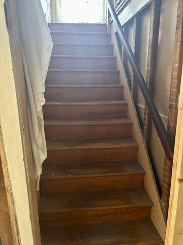 44 Russell St, Greenfield, MA 01301