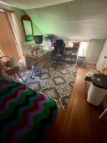 44 Russell St, Greenfield, MA 01301