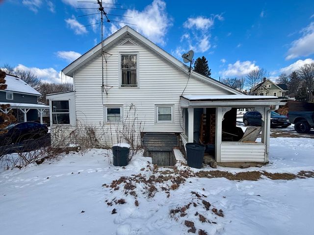 44 Russell St, Greenfield, MA 01301