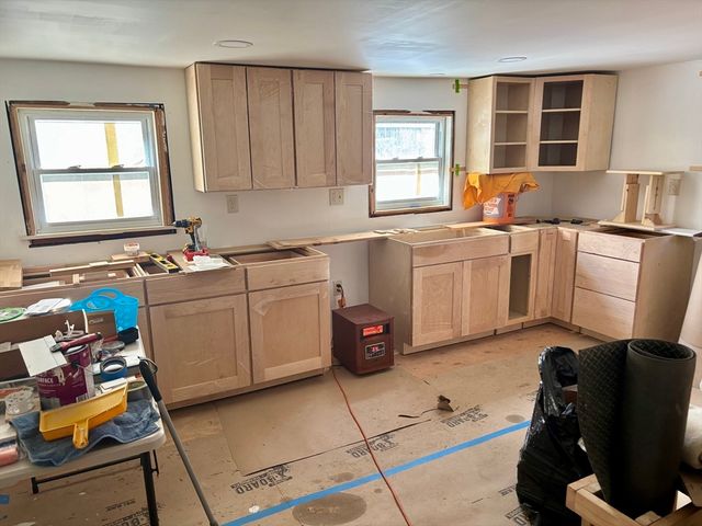 44 Russell St, Greenfield, MA 01301