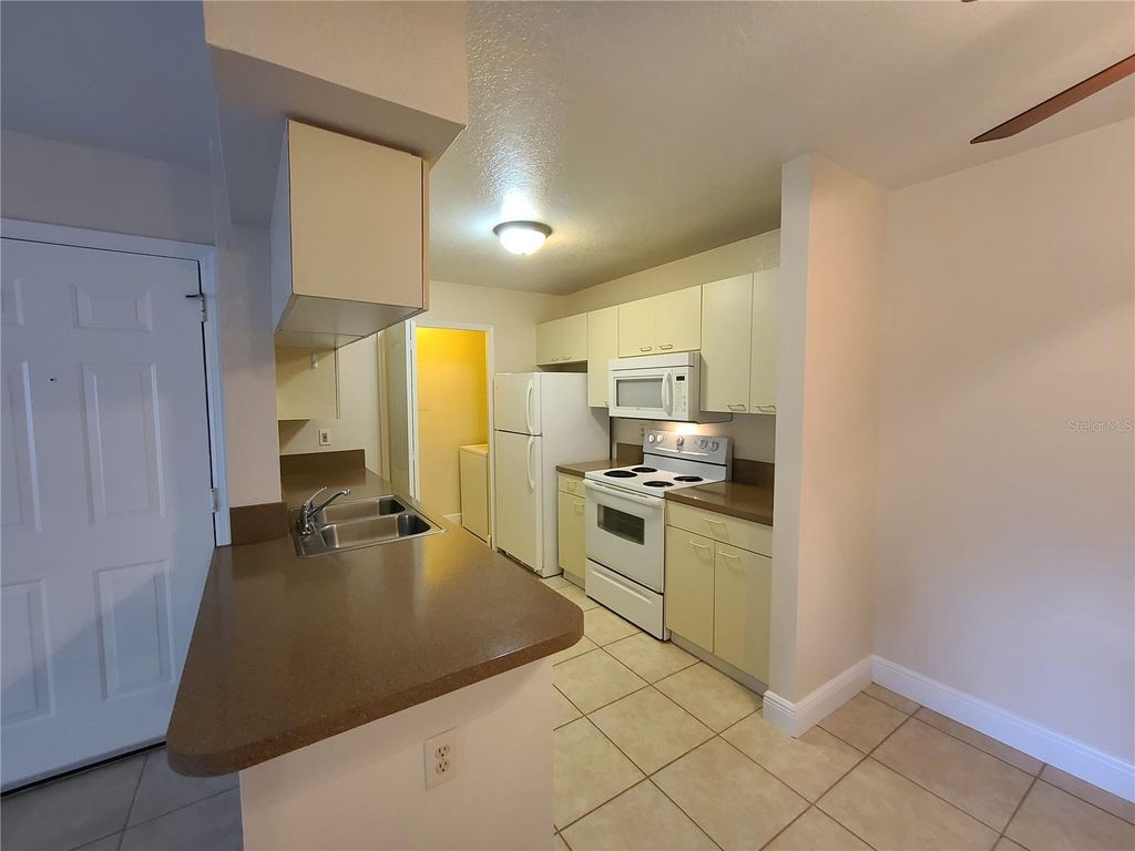 Image 5 of property listing at Address unavailable.