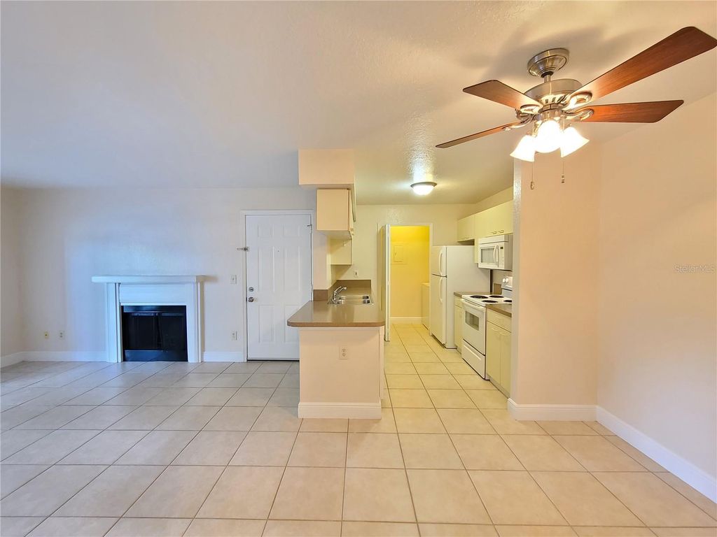 Image 6 of property listing at Address unavailable.