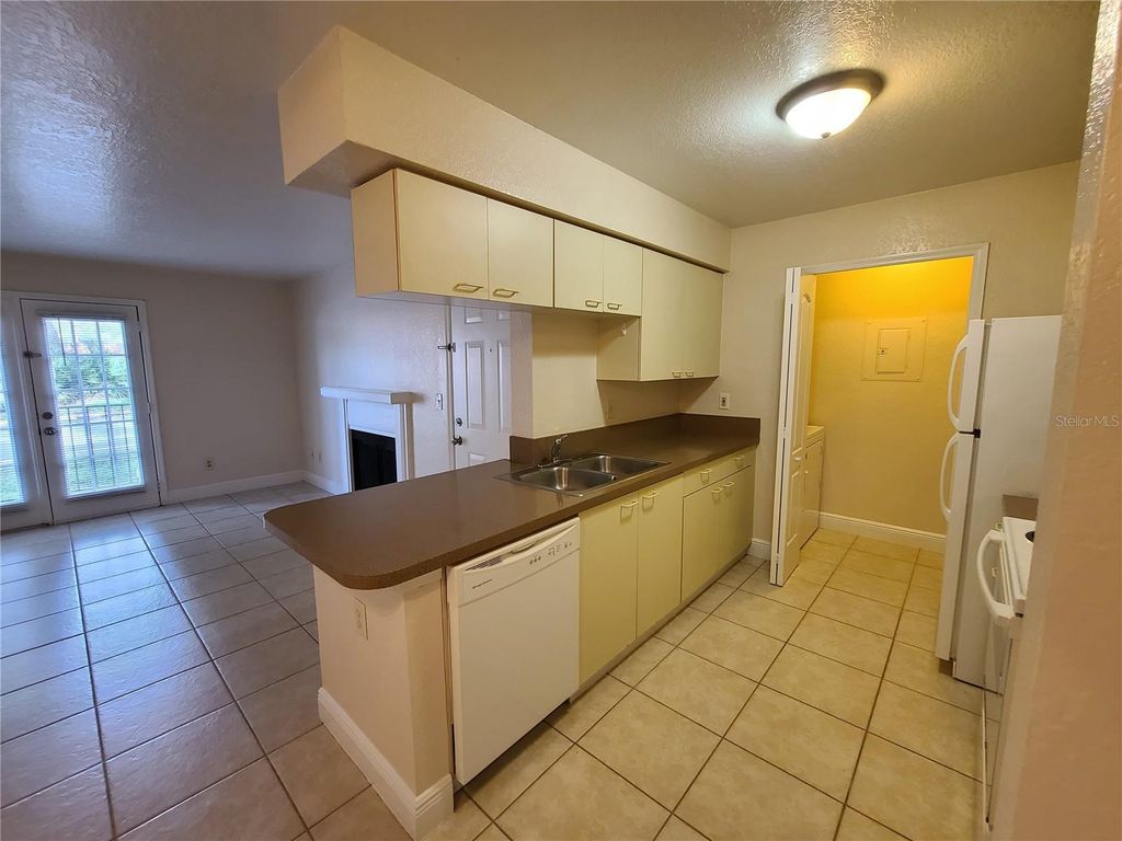 Image 7 of property listing at Address unavailable.