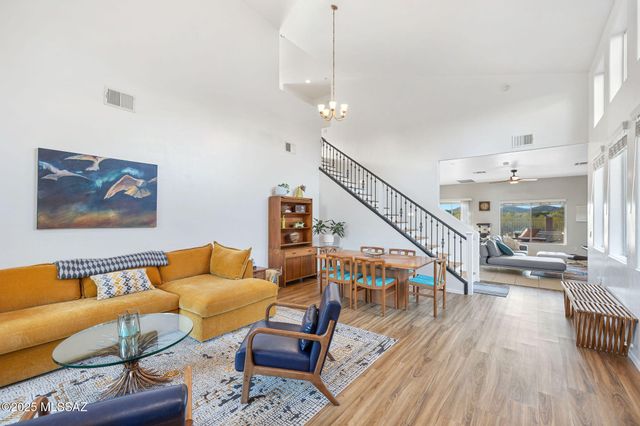 8321 N Amber Burst Drive, Tucson, AZ 85743