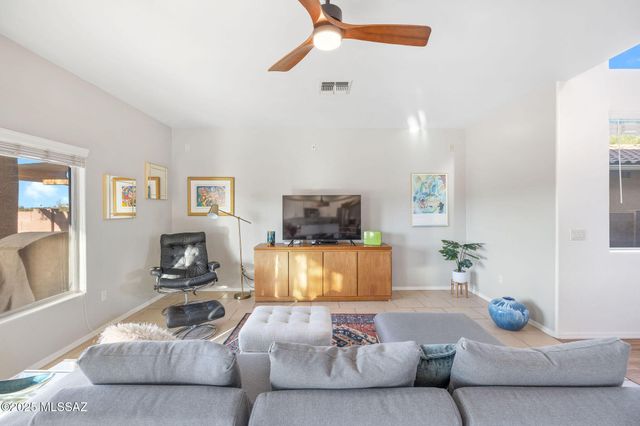 8321 N Amber Burst Drive, Tucson, AZ 85743