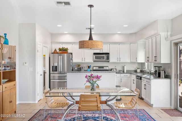 8321 N Amber Burst Drive, Tucson, AZ 85743