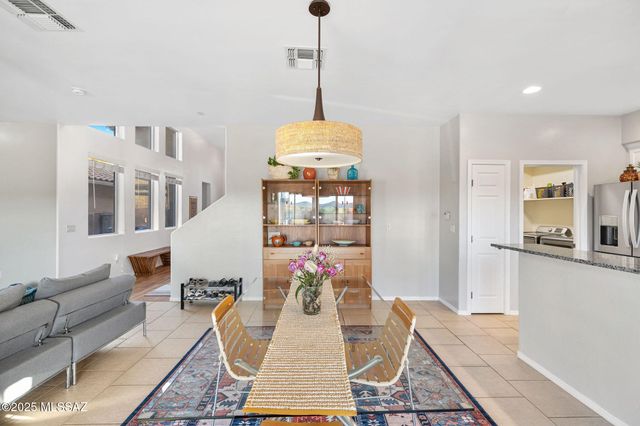 8321 N Amber Burst Drive, Tucson, AZ 85743