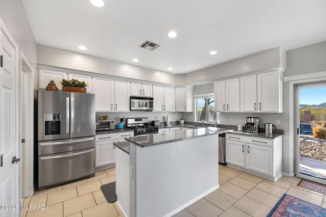 8321 N Amber Burst Drive, Tucson, AZ 85743