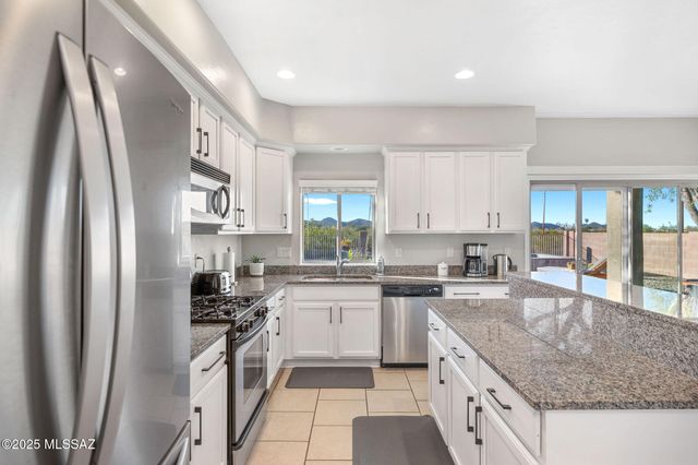 8321 N Amber Burst Drive, Tucson, AZ 85743