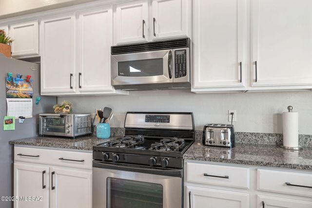 8321 N Amber Burst Drive, Tucson, AZ 85743