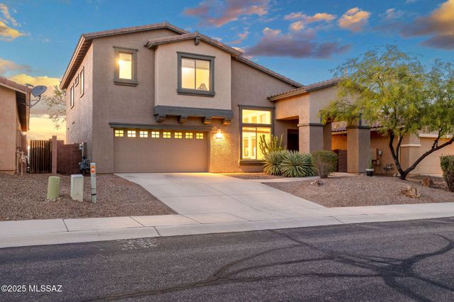 8321 N Amber Burst Drive, Tucson, AZ 85743