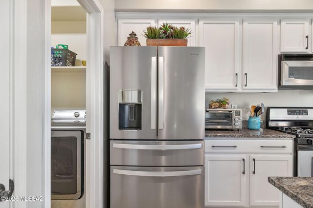 8321 N Amber Burst Drive, Tucson, AZ 85743