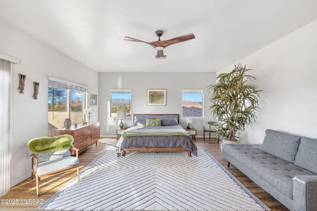 8321 N Amber Burst Drive, Tucson, AZ 85743