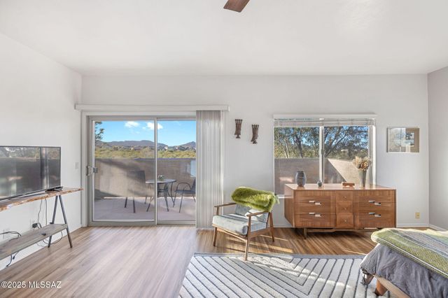 8321 N Amber Burst Drive, Tucson, AZ 85743